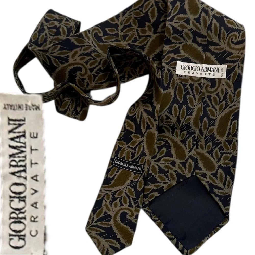 Vintage Giorgio Armani Cravatte Men’s Patterned Luxury Silk Tie Made in Italy